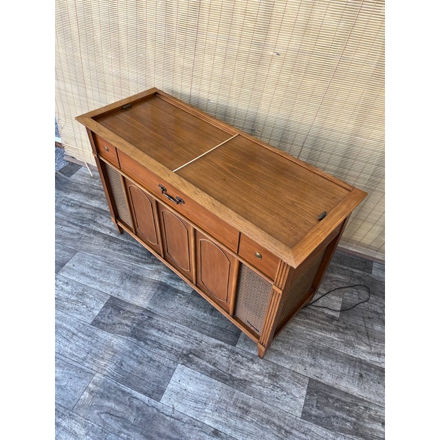 Vintage Mid Century Modern Magnavox Stereo Media Console. Circa 1960s For Sale - Image 9 of 18