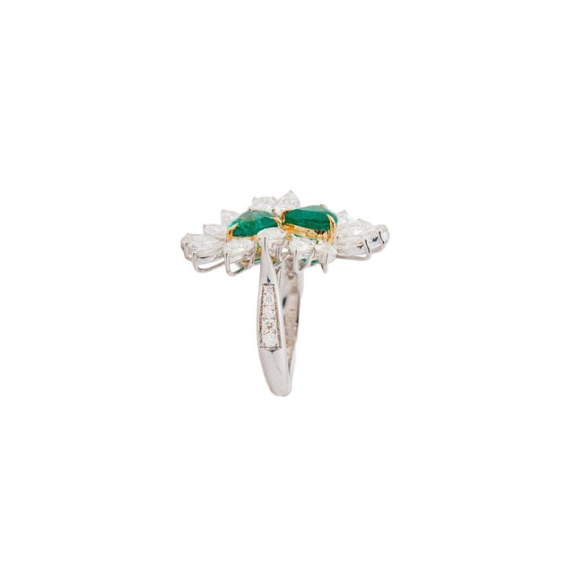 Contemporary Natural Zambian Emerald 1.86cts & Diamond 2.95cts Ring in 18k Gold For Sale - Image 3 of 18