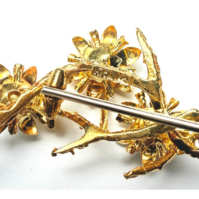 1970s 18k Yellow Gold Italian Floral Brooch With Enamel Leaves & Rubies For Sale - Image 10 of 13