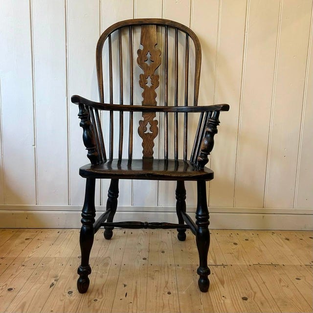 Victorian Ebonised Elm and Ash Windsor Chair, 1860, in Good conditions. Designed before 1890