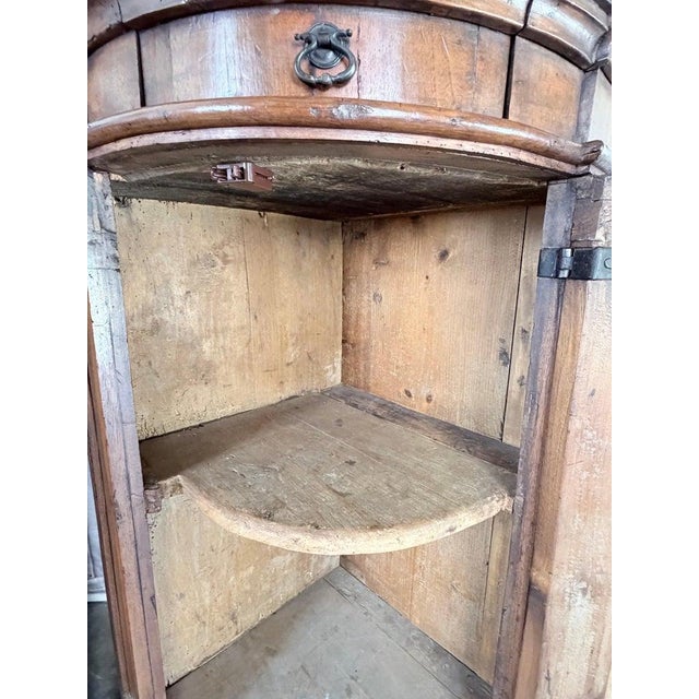 Pair of 18th Century Italian Walnut Corner Cabinets For Sale - Image 10 of 17