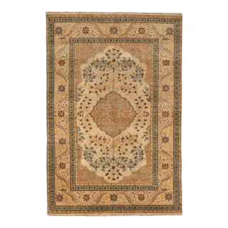 Early 21st Century Vintage Hand Knotted Woolen Rug. 4'x 6' For Sale