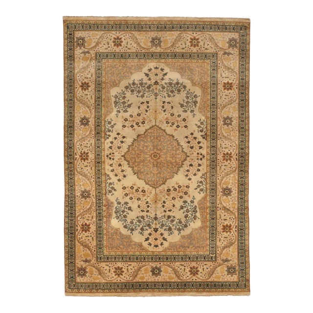 Early 21st Century Vintage Hand Knotted Woolen Rug. 4'x 6' For Sale
