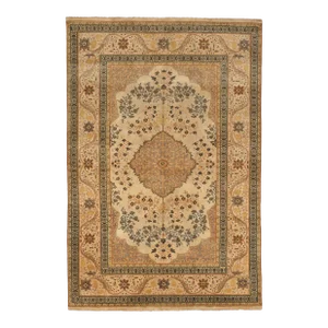 Early 21st Century Vintage Hand Knotted Woolen Rug. 4'x 6'