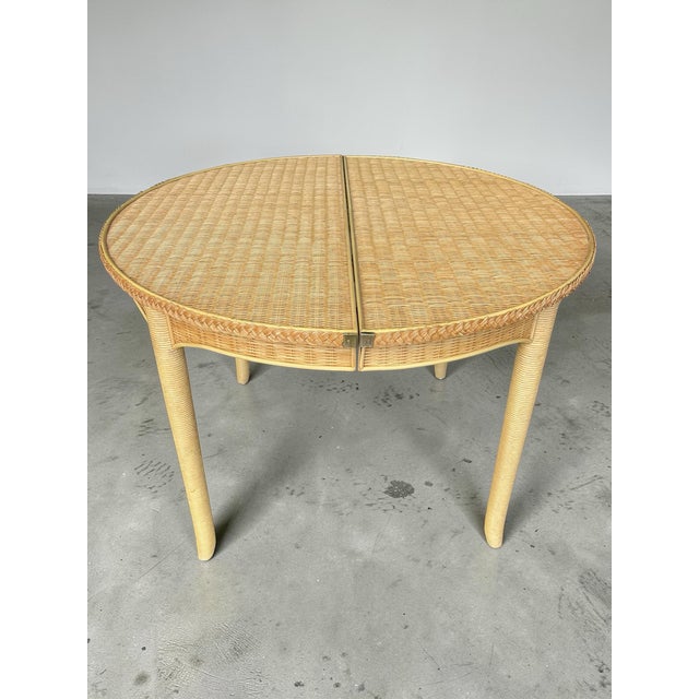 Contemporary Vintage 1980s Coastal Rattan Round Dining Table in the Style of Henry Link For Sale - Image 3 of 12