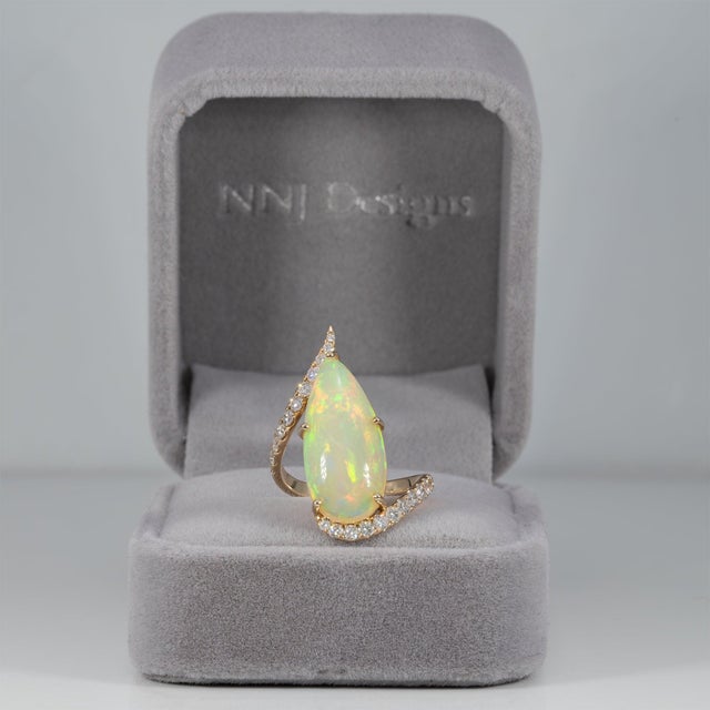 Modern 5.1Ct Ethiopian Opal Cabochon Ring With Natural Diamond Accents: Solid 14k Gold, Size 6.75 For Sale - Image 3 of 9