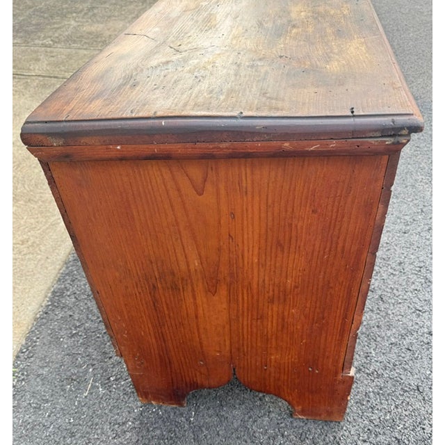 Antique Early 19th Century 6 Board Pine Blanket Chest For Sale - Image 4 of 11