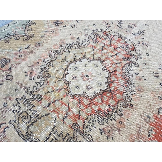 Anatolian Oushak Floor Rug, 1950 For Sale - Image 9 of 11