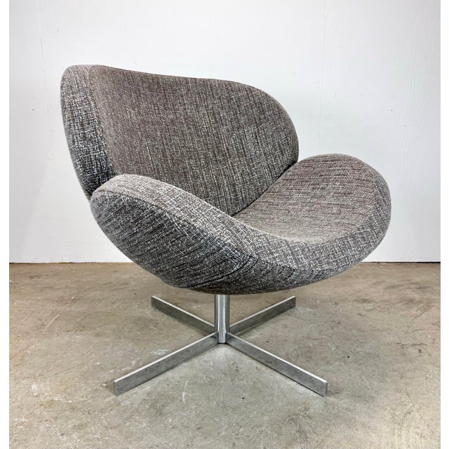 A large and comfortable swivel lounge chair from BoConcept, Denmark. Fabric is a coarse tweed weave of white, brown and...