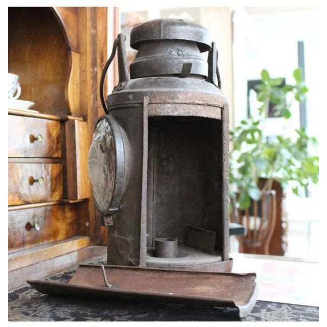 Station head lamp from the early 1900s. In detail TypeStation head lampDateEarly 1900sIndustrial styleCountry of...