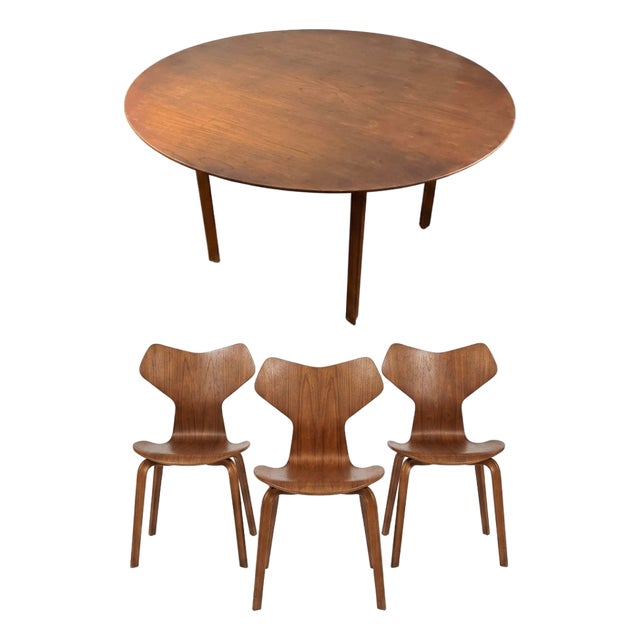 Very Rare Set: Arne Jacobsen Grand Prix Teak Dining Set by Fritz Hansen — 3 Chairs + Matching Solid Teak Table (1964-1965, All Fh Stamped) For Sale