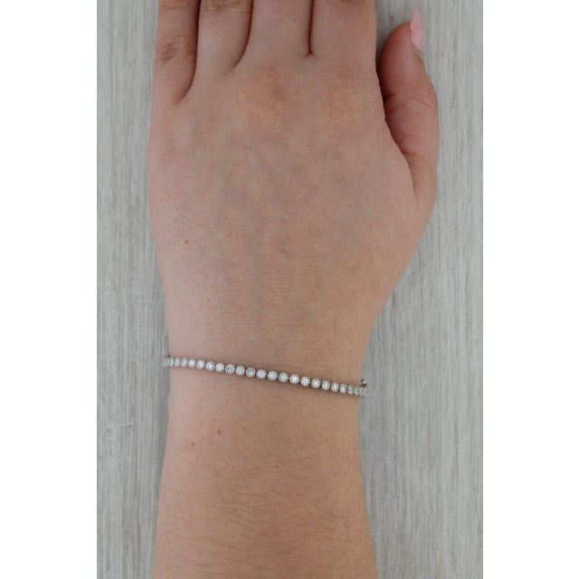 Modern Piero Milano 1.50ctw Diamond Tennis Bracelet 18k White Gold 7.25" For Sale - Image 3 of 6