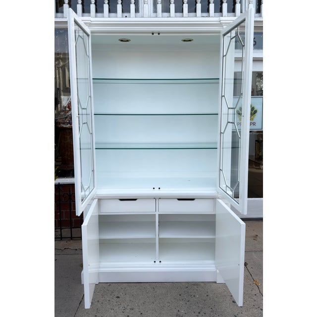Late 20th Century Hollywood Regency Baker Furniture Co White Lacquer Display Cabinet For Sale In Los Angeles - Image 6 of 11