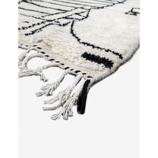 Black and White Azilal Rug – Handmade Moroccan Abstract Wool Rug This handmade Azilal rug blends traditional Moroccan...