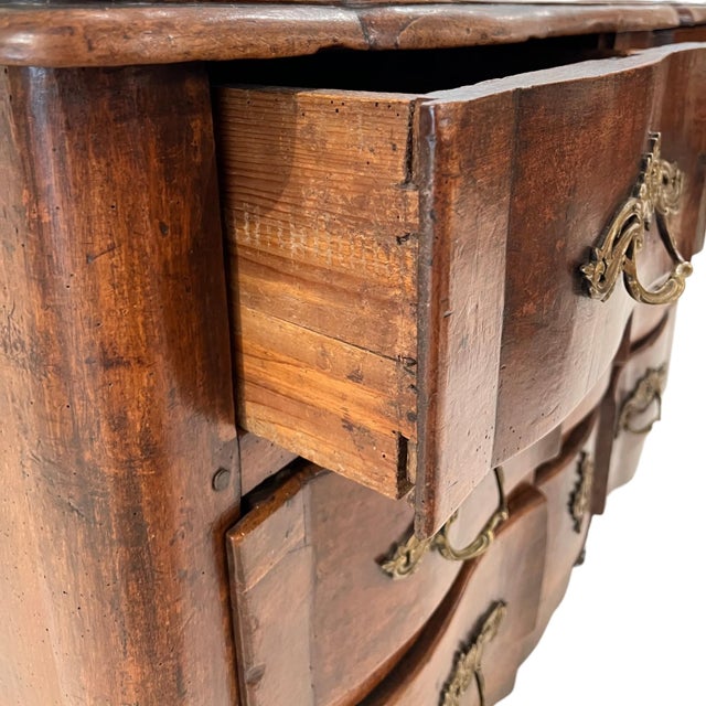 This elegant 18th-century French Louis XV commode is crafted from richly figured walnut and retains its original bronze...
