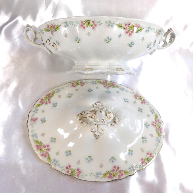 Contemporary Early 1900s Jg Meakin Covered Casserole Dish in Clevedon For Sale - Image 3 of 6