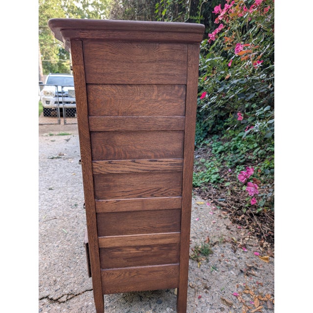 Antique French Provincial Quartersawn Oak Serpentine Chest of Drawers, C. Early 1900s For Sale - Image 4 of 8