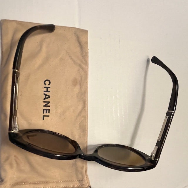 Plastic Vintage Chanel Polarized Tortoise Sunglasses For Sale - Image 7 of 12