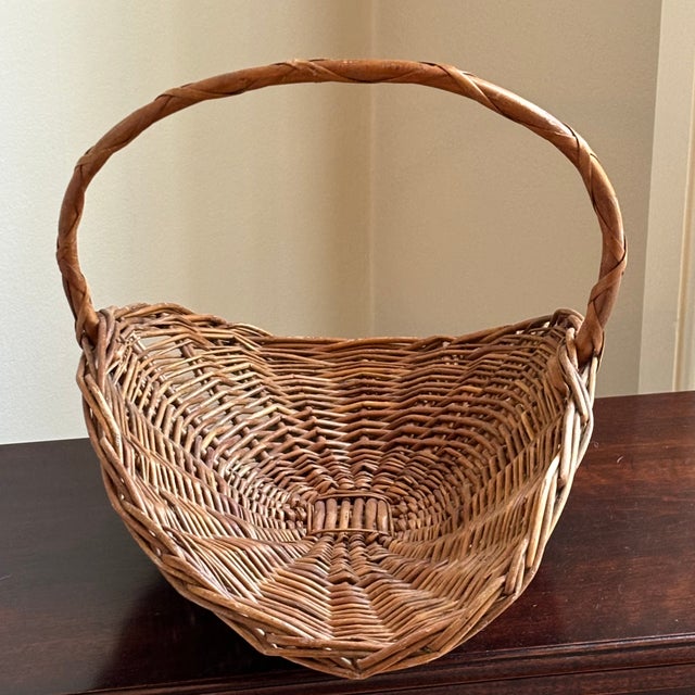 Small Mid-20th Century European Flower Gathering Basket For Sale - Image 11 of 12
