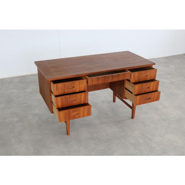Vintage Danish Desk in Teak, 1960s, in Good conditions. Designed 1960 to 1969
