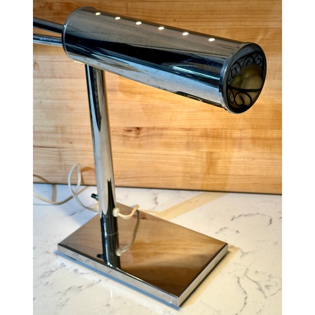 Walter Von Nessen Mid-Century Modern Walter Von Nessen Swing-Arm Desk Lamp (Model 62, Signed Bronx Ny). For Sale - Image 4 of 10