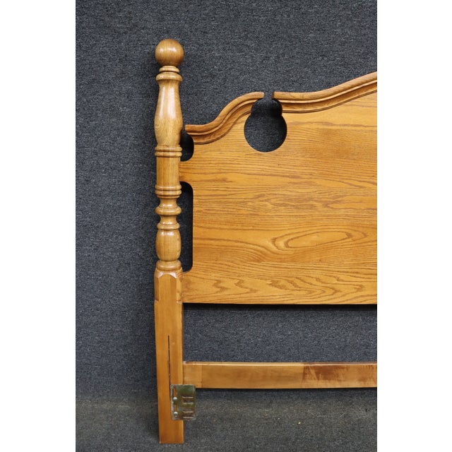 Late 20th Century Pennsylvania House Oak King/Queen Headboard Convertible Traditional Country Style For Sale - Image 5 of 9