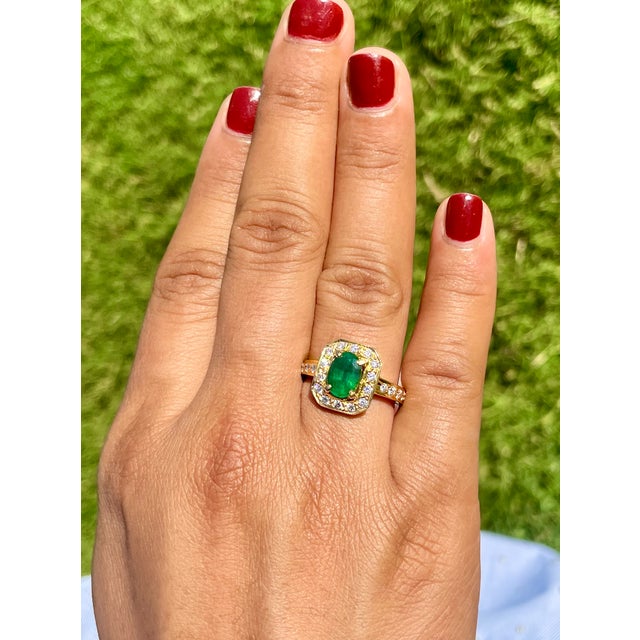 Early 21st Century Certified Natural 2.15cts vs F Diamond Emerald 18k Solid Gold Ring Band, Size 6.75 For Sale - Image 5 of 12