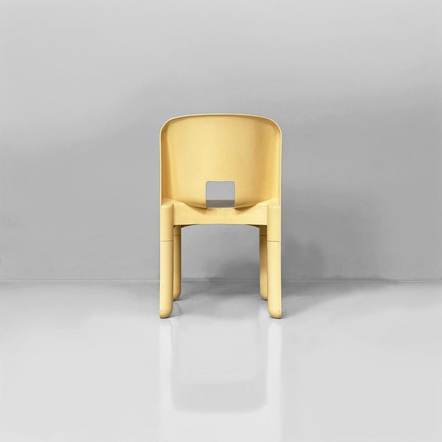 1970s Italian Space Age Cream Chairs by Joe Colombo for Kartell, 1970s, Set of 2 For Sale - Image 5 of 18