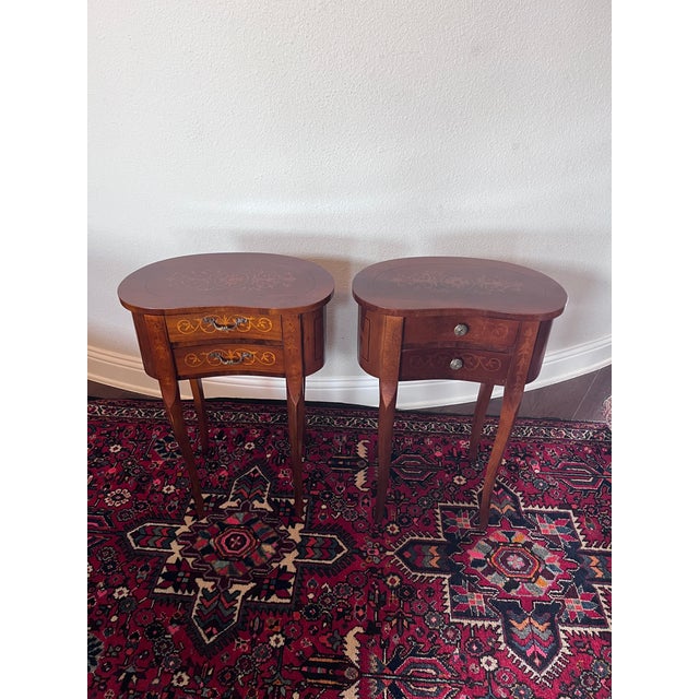 French Provincial Pair of Vintage Italian Marquetry Inlaid Kidney-Shaped Walnut Side Table With Two Drawers, Louis XV Style Legs For Sale - Image 3 of 12