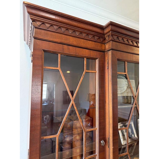 Traditional Georgian Carved Mahogany Breakfront Bookcase Cabinet by Hickory For Sale - Image 3 of 10