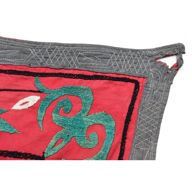 Vintage Hand Embroidered Suzani Wall Hanging, 1920s For Sale - Image 17 of 18