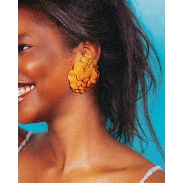 Contemporary GERANIUM, Maxi earrings, Red, Stud For Sale - Image 3 of 4