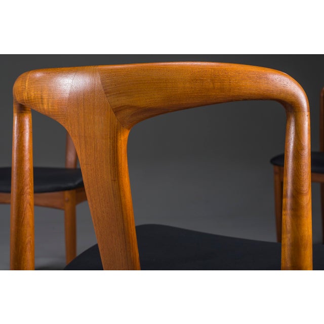 Juliane Dining Chairs in Teak and Black Leather by Johannes Andersen for Uldum Møbelfabrik, Denmark, 1960s, Set of 6 For Sale - Image 16 of 18