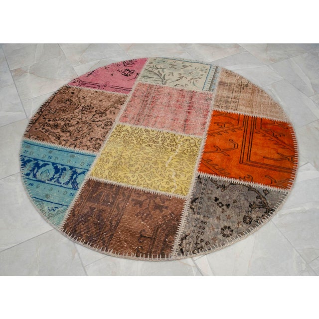Earthy Colors Turkish Round Rug Hand Knotted Handstitched Living Room Entry Decor - 4'11" Diameter For Sale - Image 13 of 18