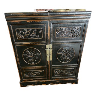 Vintage Chinese Chinoiserie Black Lacquer Wine & Bar Cabinet For Sale