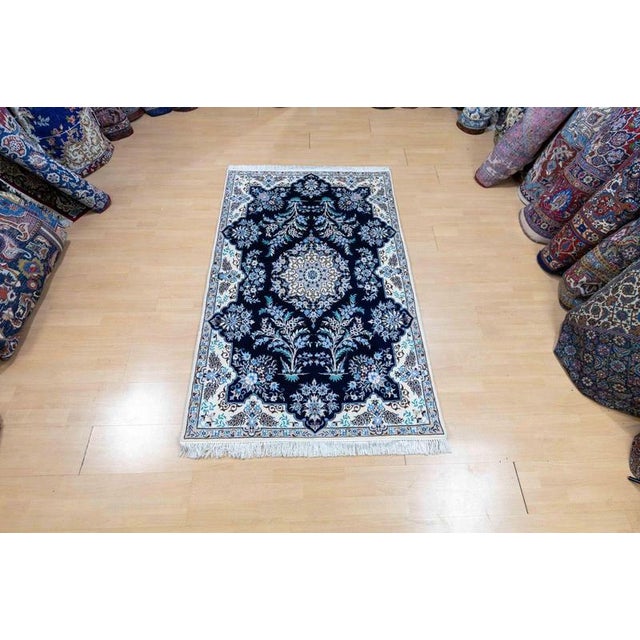 Middle Eastern Rug in Silk and Wool For Sale - Image 11 of 18