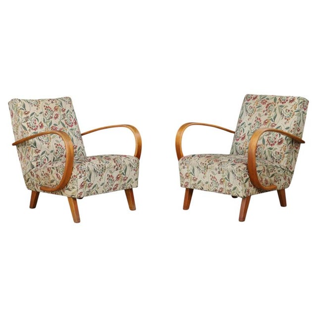 Pair of Jindřich Halabala Sculptural Bentwood Lounge Armchairs, Czechoslovakia, 1940s Exceptional pair of sculptural...