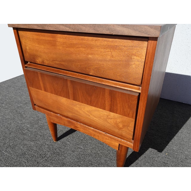 Vintage Mid Century Modern Dresser & Tallboy Dresser & Nightstand Bedroom Furn. For Sale - Image 11 of 12