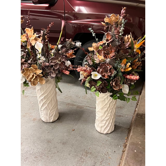 Art Deco 1980s Pair of Vintage Banana Leaf Vases For Sale - Image 3 of 3