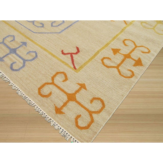 2020s 5'6"x10 Harlow Kilim Ivory Nan Floral Traditional Flatweave Wool Carpet Rug For Sale - Image 5 of 6