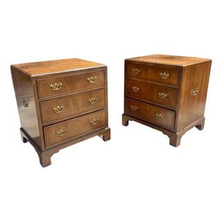 Vintage Henredon 18th Century Style Bedside Chests - A Pair For Sale