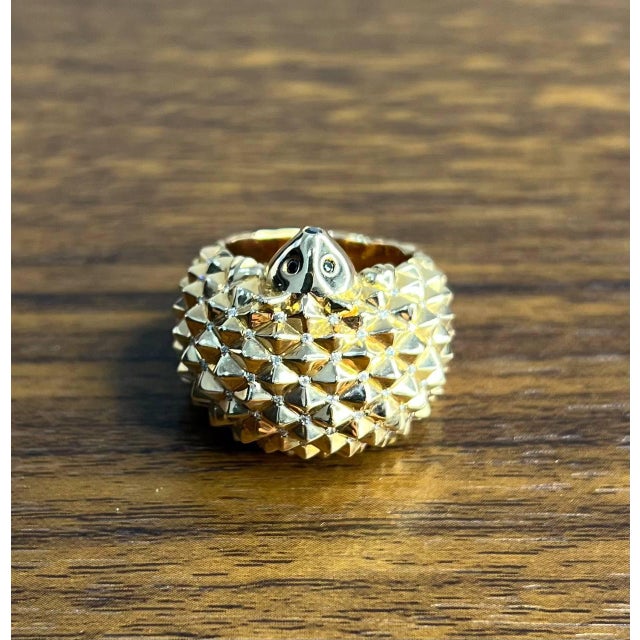 Hedgehog Spikey Emerald Eyes 18k Gold Statement Unique Cute Animal Ring, Size 6 For Sale In Washington DC - Image 6 of 15