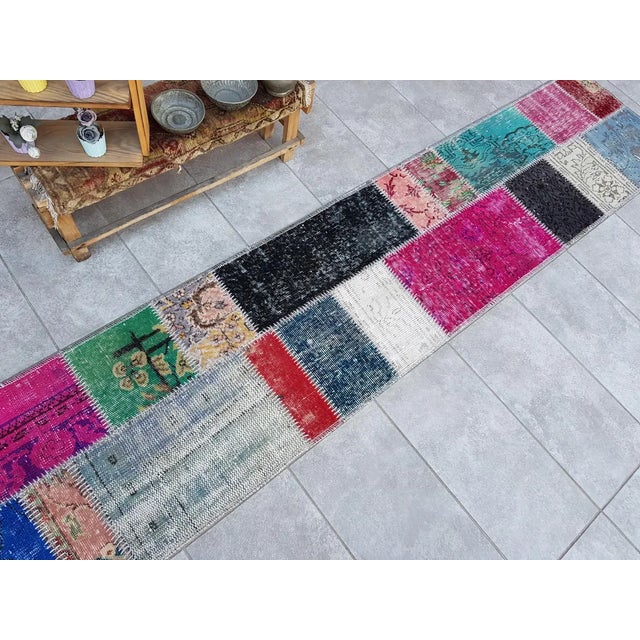 Turkish Mid 20th Century Handknotted Bohemian Floor Runner For Sale - Image 3 of 9