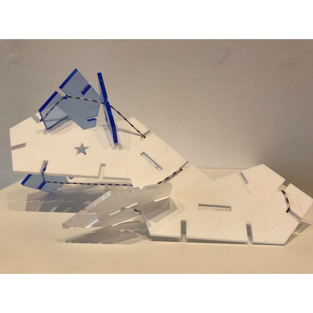 Acrylic and wire sculpture. In 1989, light sculptor Franz Betz laid the foundations for his artistic work with the spatial...