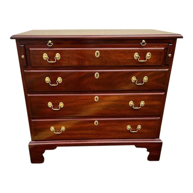 Late 20th Century Henkel Harris Chippendale Style Solid Mahogany 4 Drawers Bachelor’s Chest. For Sale