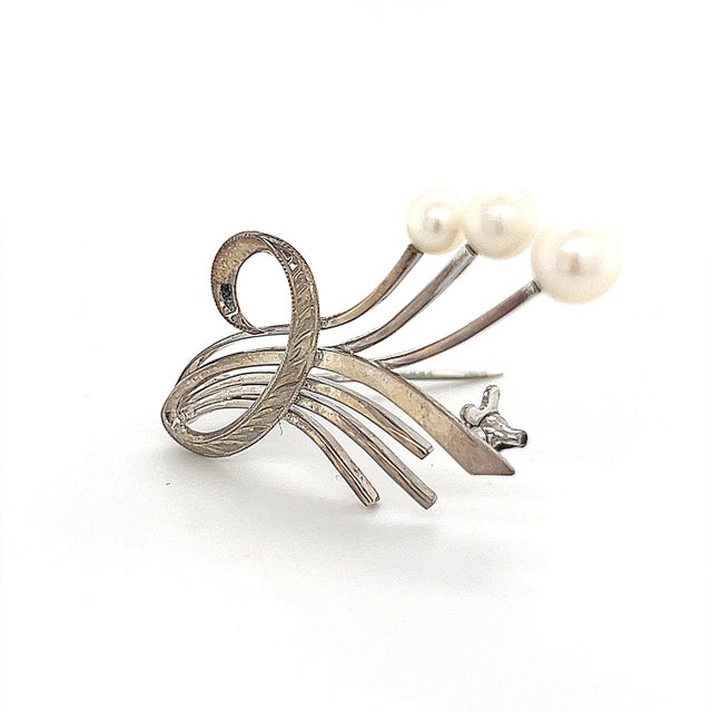 1990s Mikimoto Estate Akoya Pearl Brooch Sterling Silver For Sale - Image 4 of 12