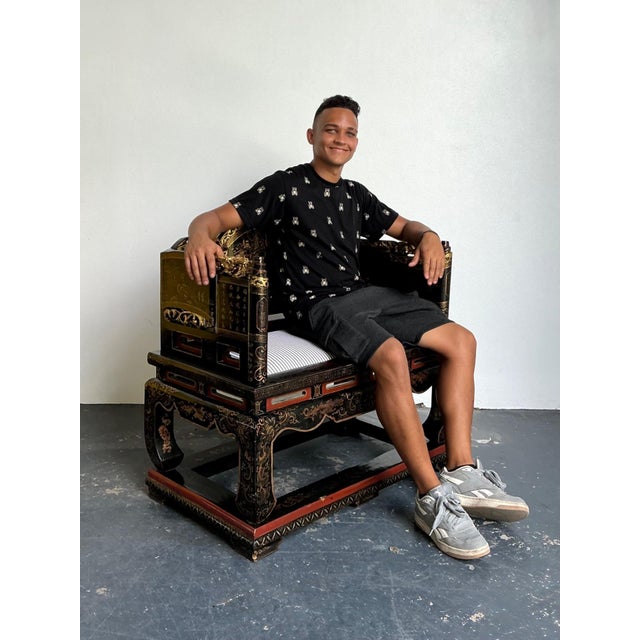 Chinoiserie Vintage Chinese Lacquered Throne Chair For Sale - Image 3 of 18