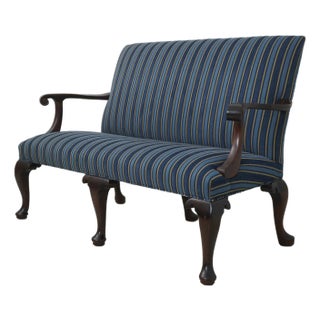 Stickley Colonial Williamsburg Cw-96 Queen Anne Style 6 Leg Upholstered Loveseat For Sale