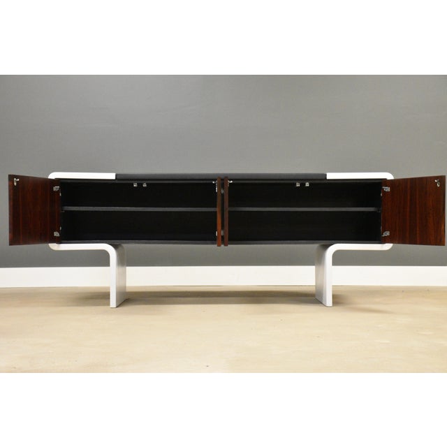 1970s Refinished Rosewood Uniplane Credenza by William Sklaroff For Sale In Boston - Image 6 of 14