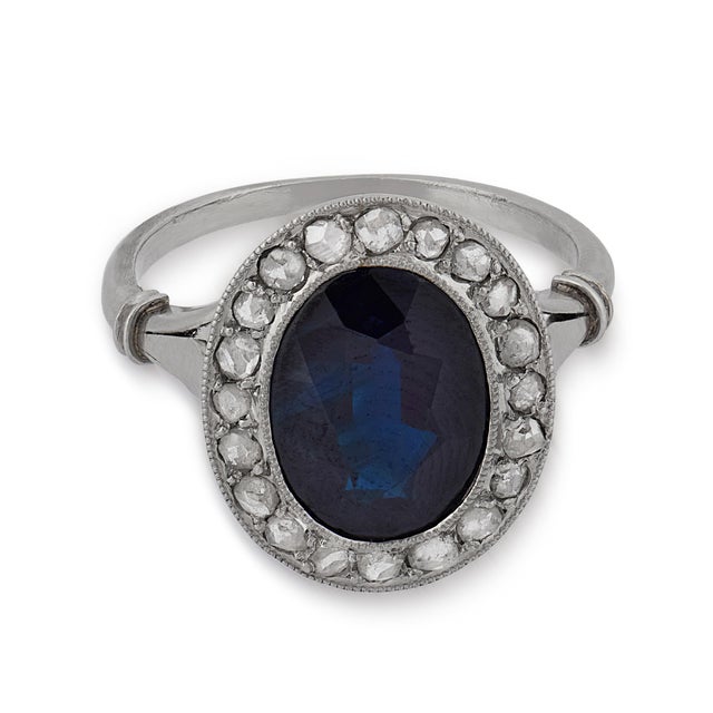 Traditional 1910s Edwardian Sapphire Diamond Platinum Cluster Ring, Size 4.75 For Sale - Image 3 of 6